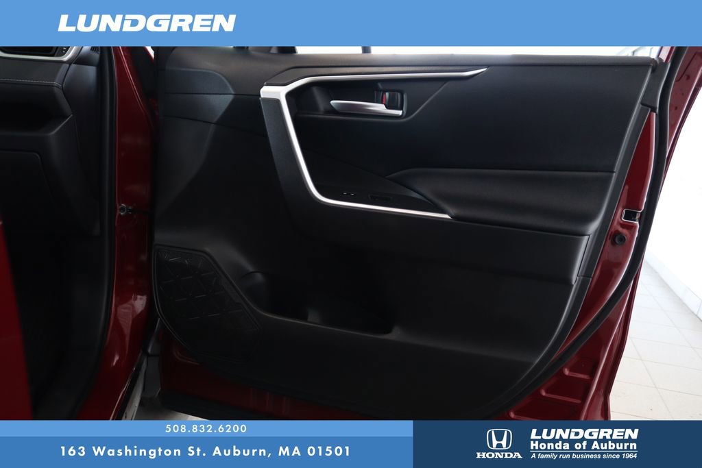 Used 2020 Toyota RAV4 XLE w/ Convenience Package image 12