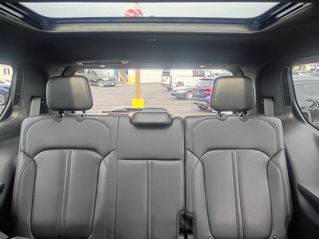 Used 2022 Jeep Wagoneer Series III w/ Premium Group I AWD/4WD image 22