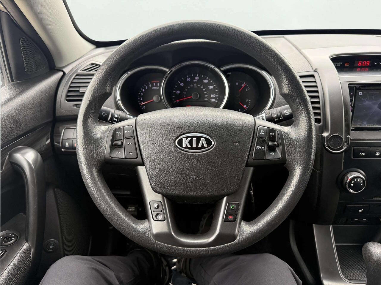 Used 2013 Kia Sorento LX w/ Convenience Pkg image 16