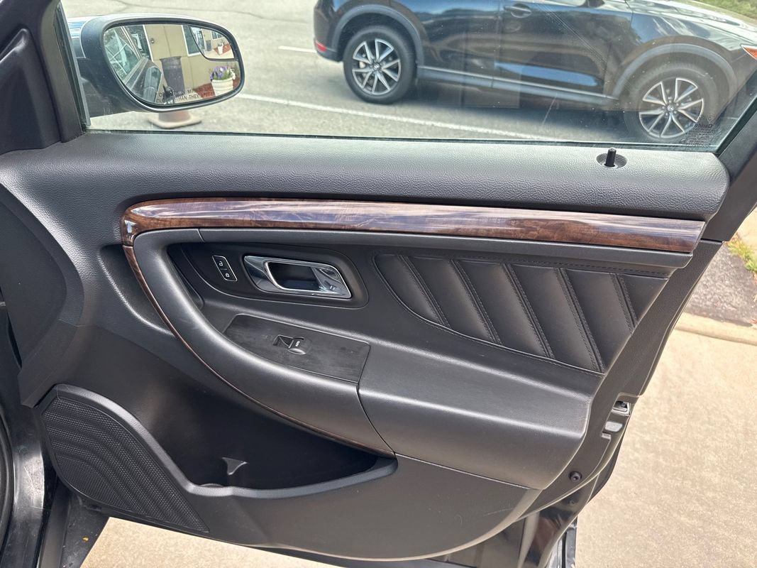 Used 2013 Ford Taurus Limited FWD image 15