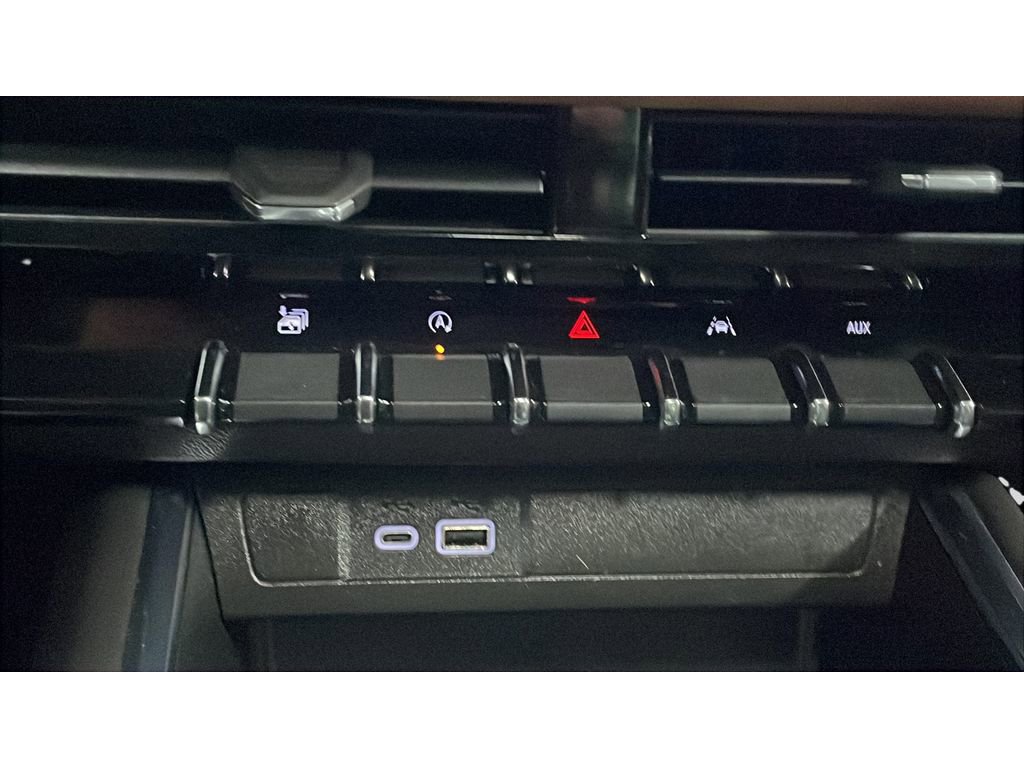 Used 2023 GMC Canyon AT4 w/ AT4 Premium Package image 13