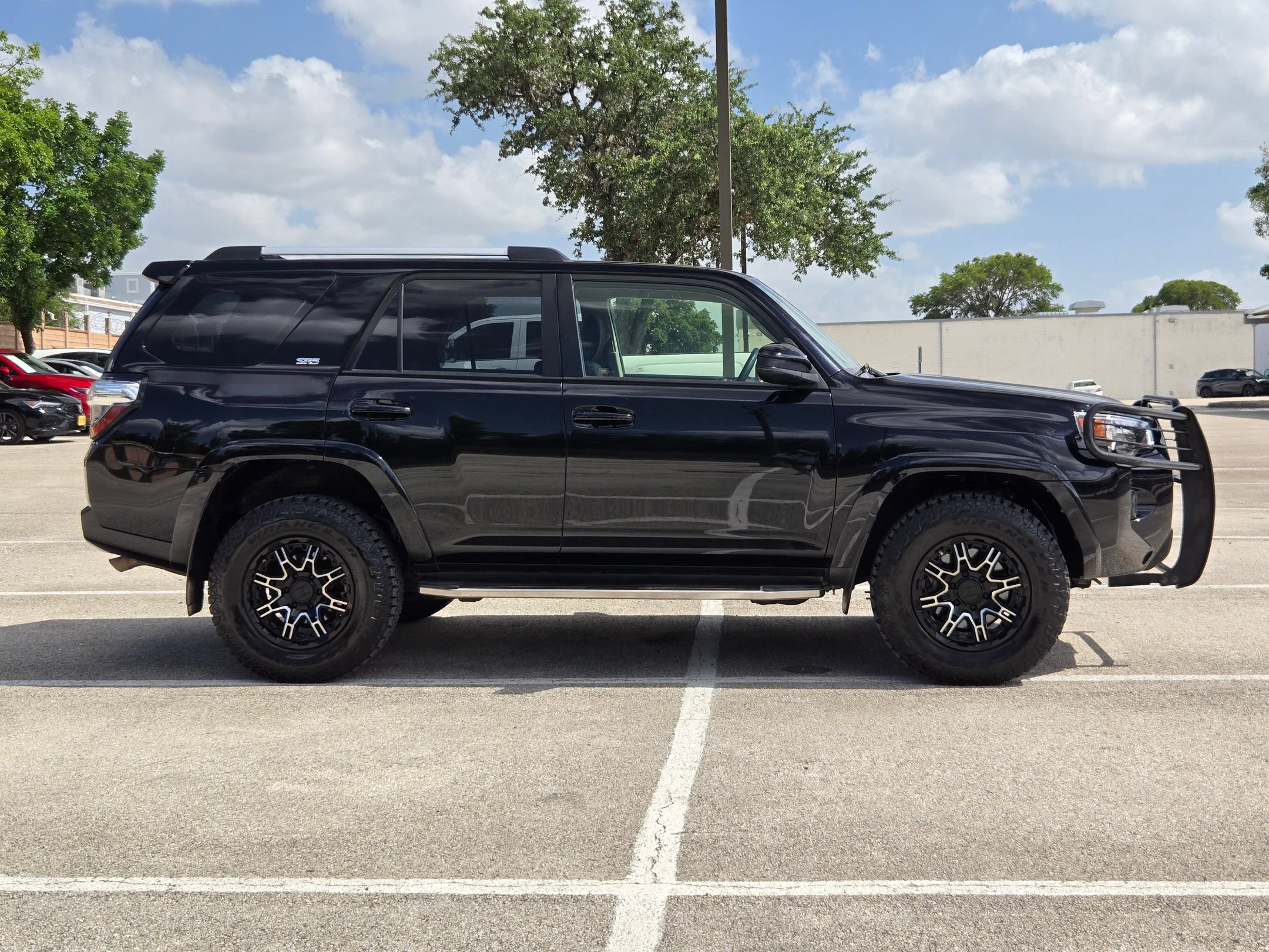 Used 2019 Toyota 4Runner SR5 AWD/4WD image 3