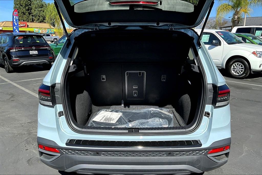 New 2026 Volkswagen Taos SE FWD image 26