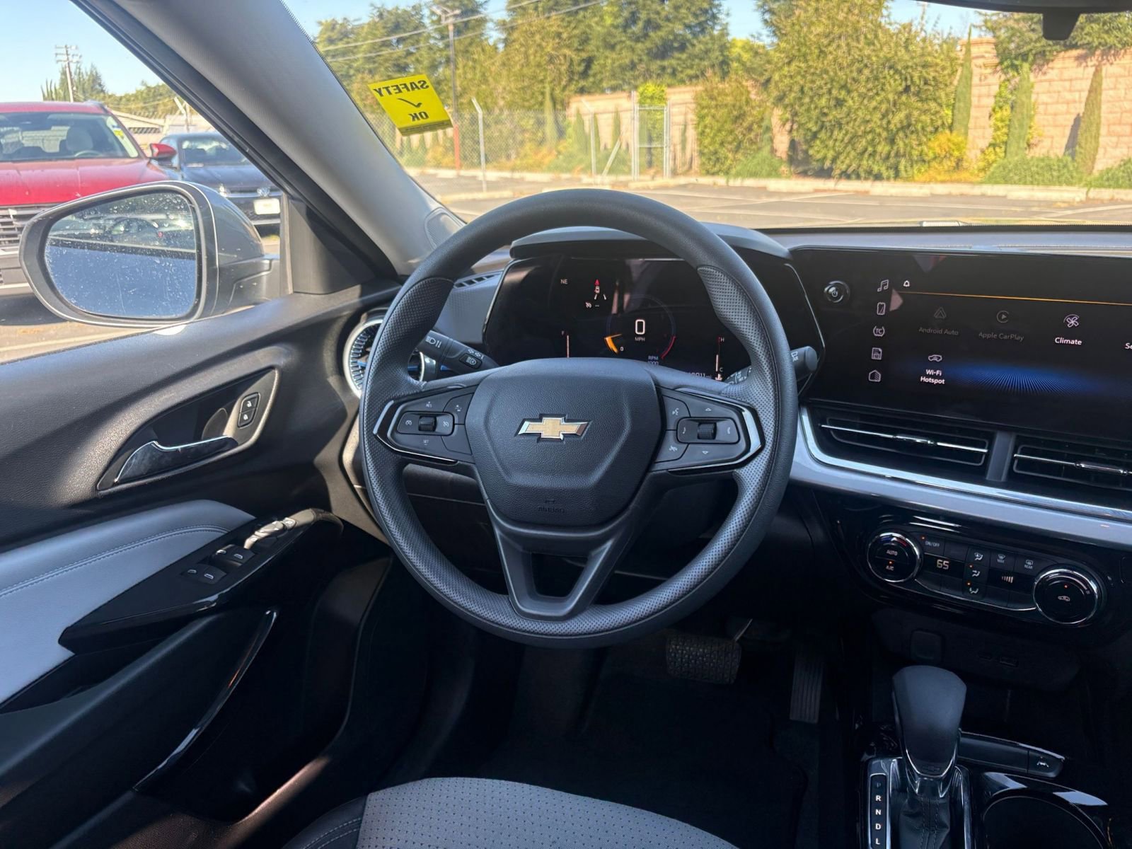 Used 2025 Chevrolet Trax LT FWD image 33
