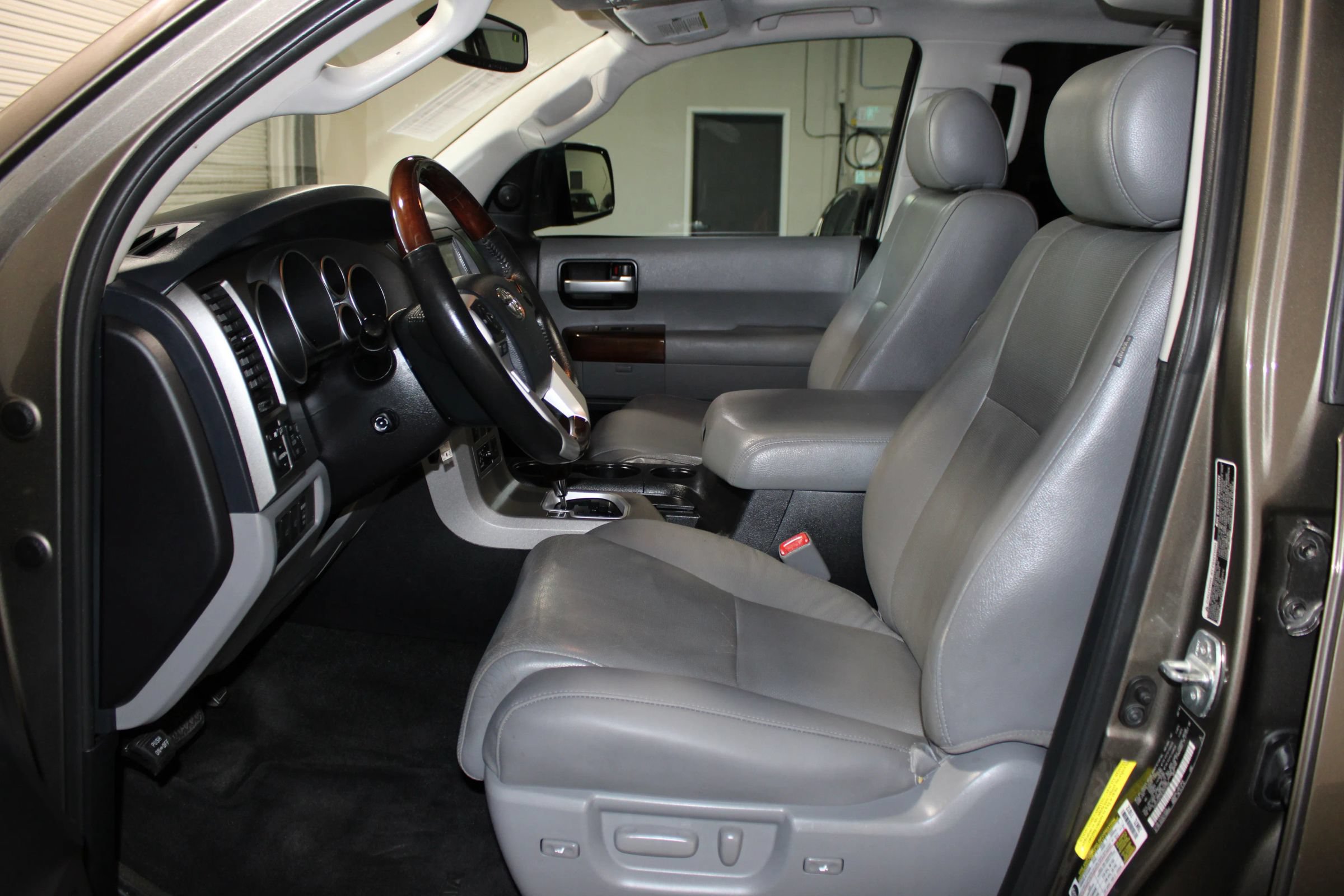 Used 2014 Toyota Sequoia Platinum RWD image 8