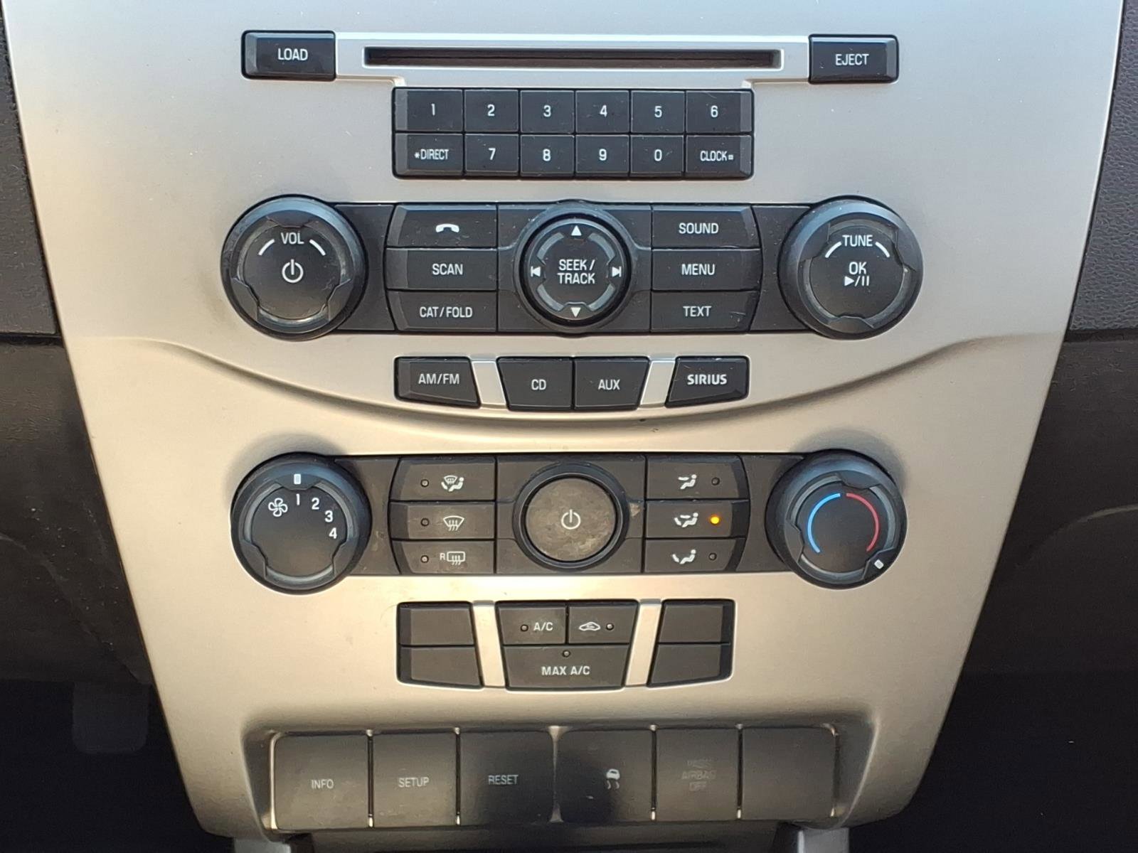 Used 2010 Ford Focus SE image 6