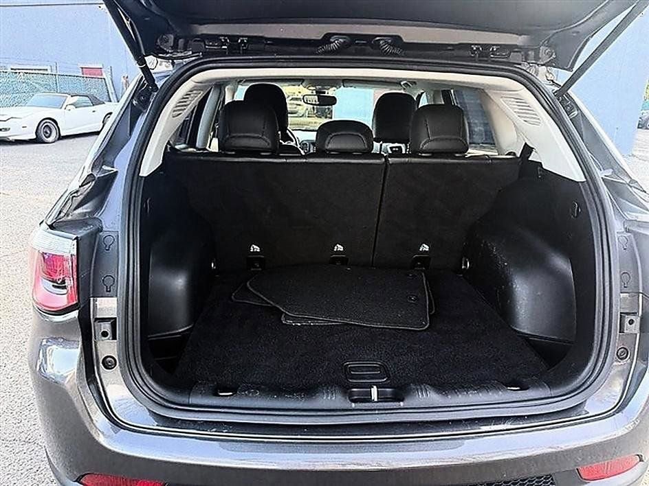 Used 2019 Jeep Compass Latitude AWD/4WD image 9