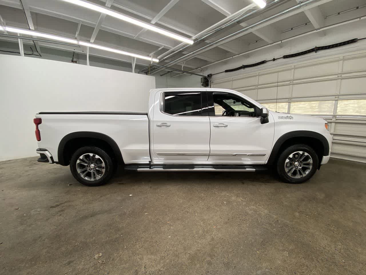 Used 2024 Chevrolet Silverado 1500 High Country w/ Technology Package AWD/4WD image 7