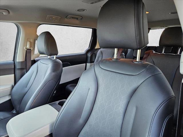 Used 2024 Kia Carnival LX FWD image 14