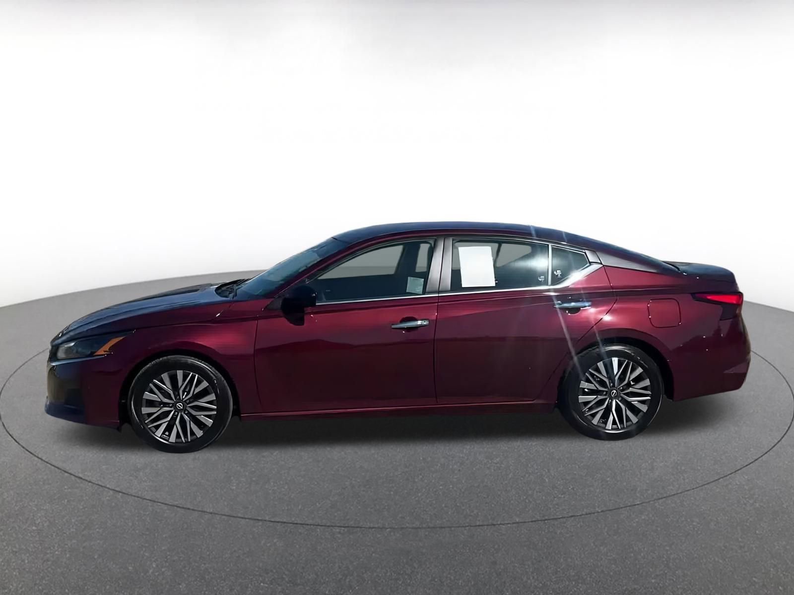 Used 2024 Nissan Altima 2.5 SV image 8