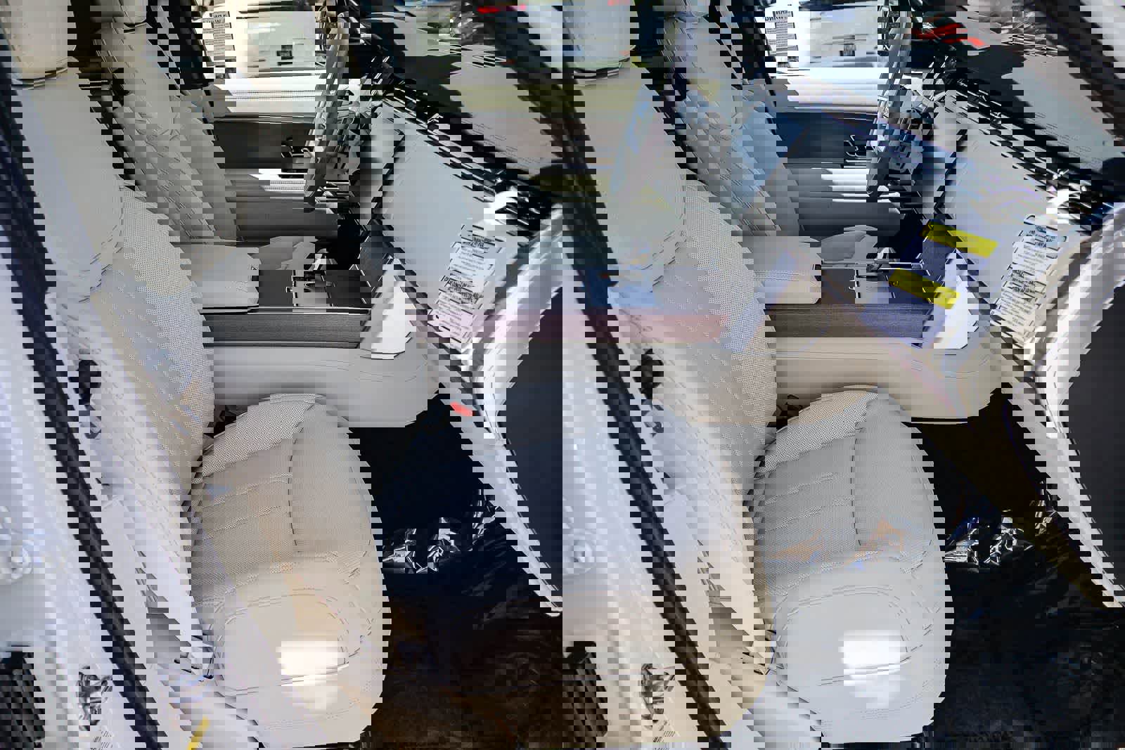 New 2026 Land Rover Range Rover Long Wheelbase SE image 17