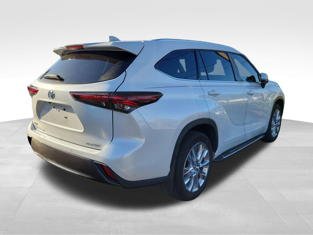 Used 2024 Toyota Highlander Limited FWD image 13