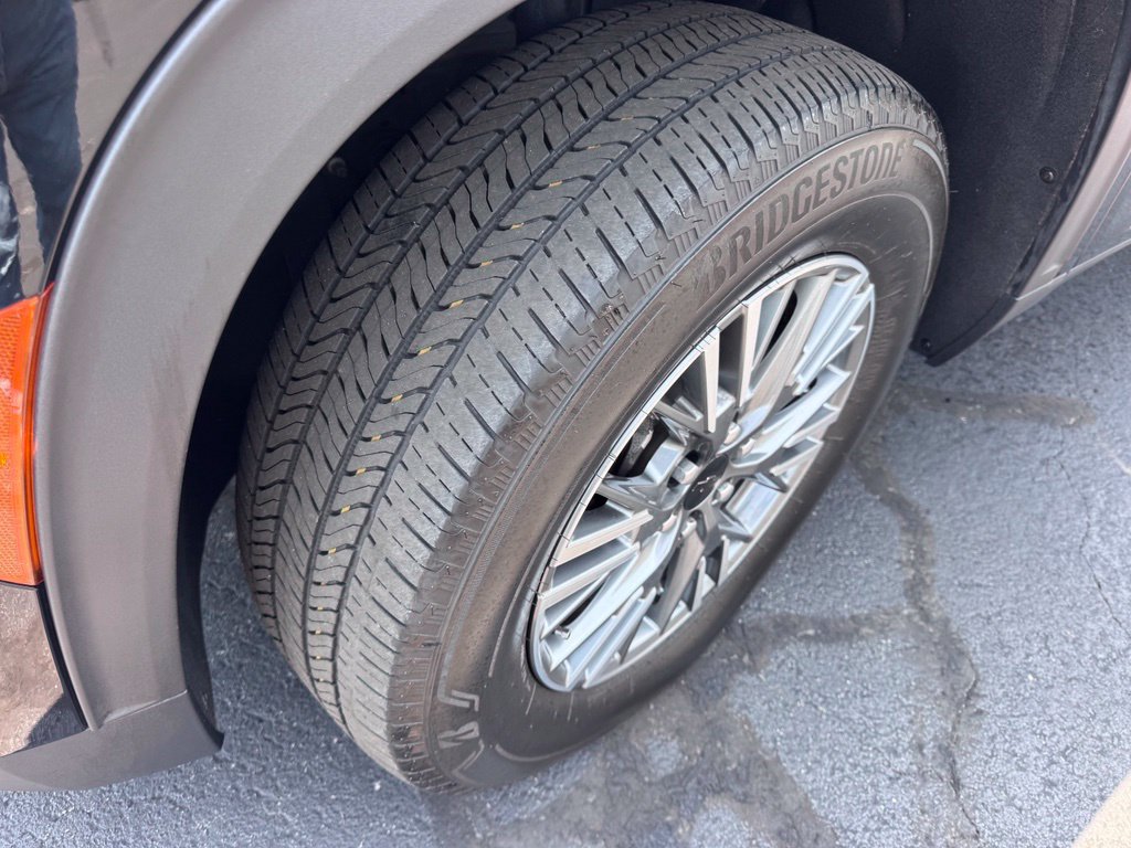 Used 2024 Chevrolet Traverse LT FWD image 40