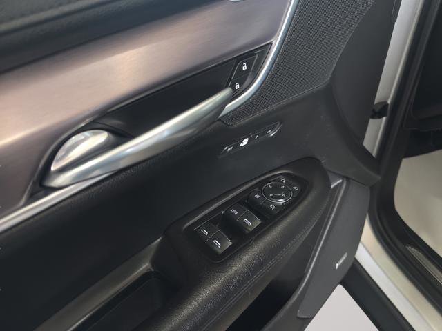 Used 2018 Cadillac XT5 Luxury w/ Driver Awareness Package FWD image 11