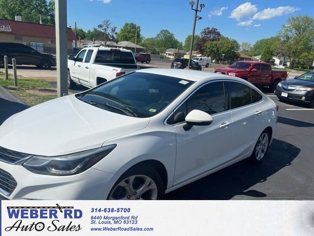 Used 2018 Chevrolet Cruze Premier FWD image 1