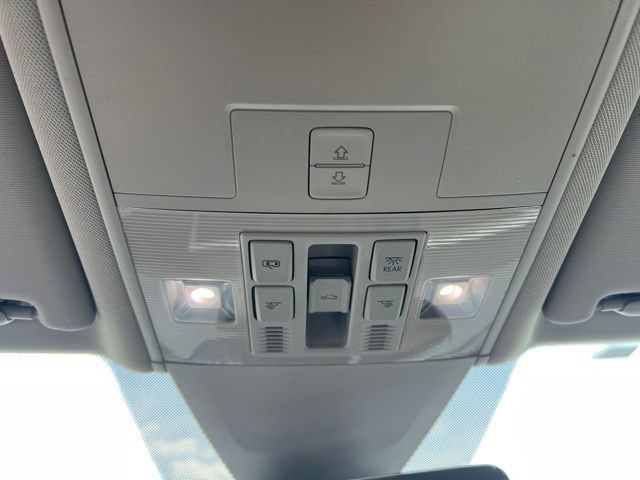 Used 2023 Volkswagen Atlas SEL AWD/4WD image 25