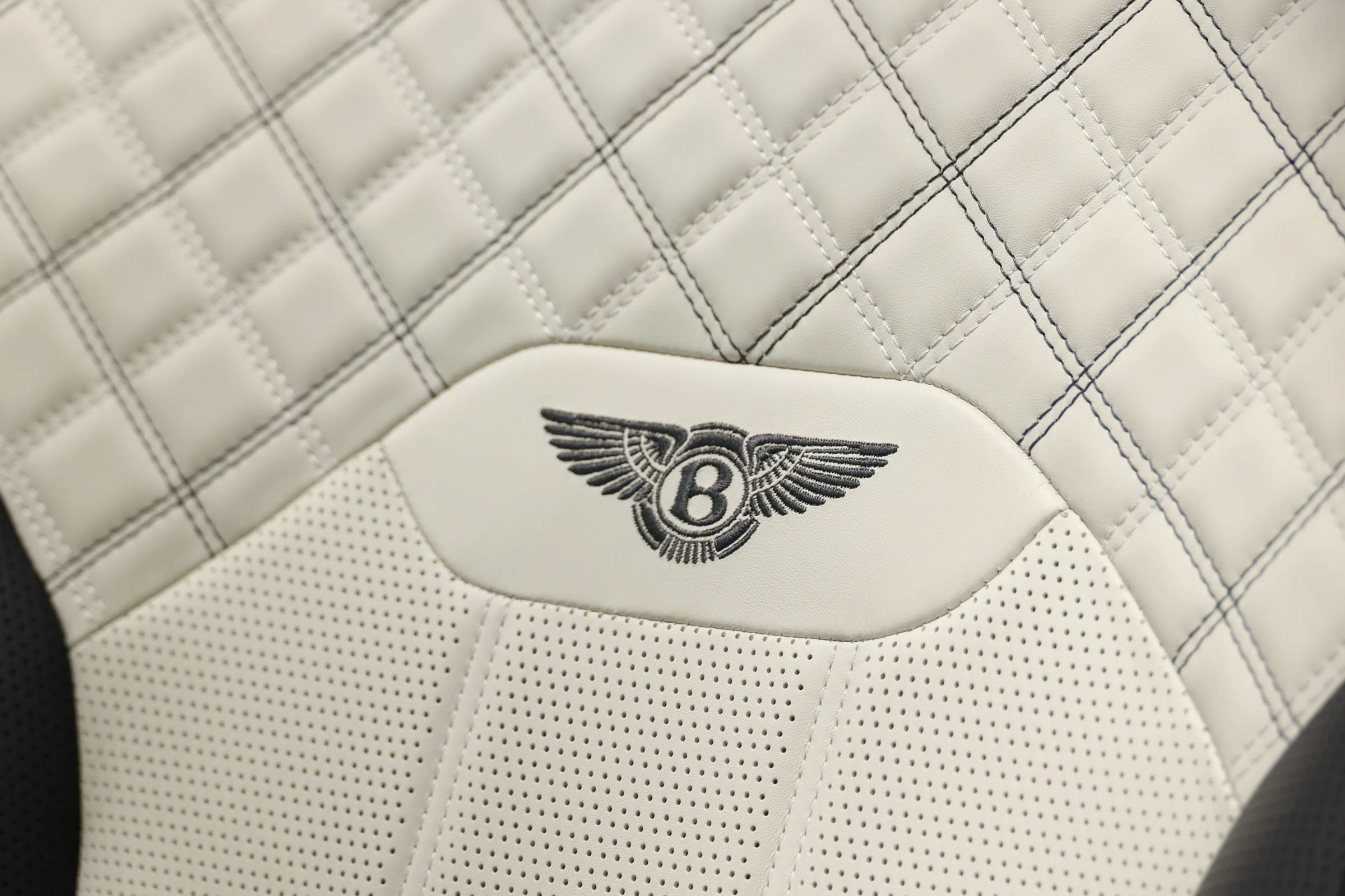 Used 2021 Bentley Bentayga w/ First Edition Specification AWD/4WD image 20