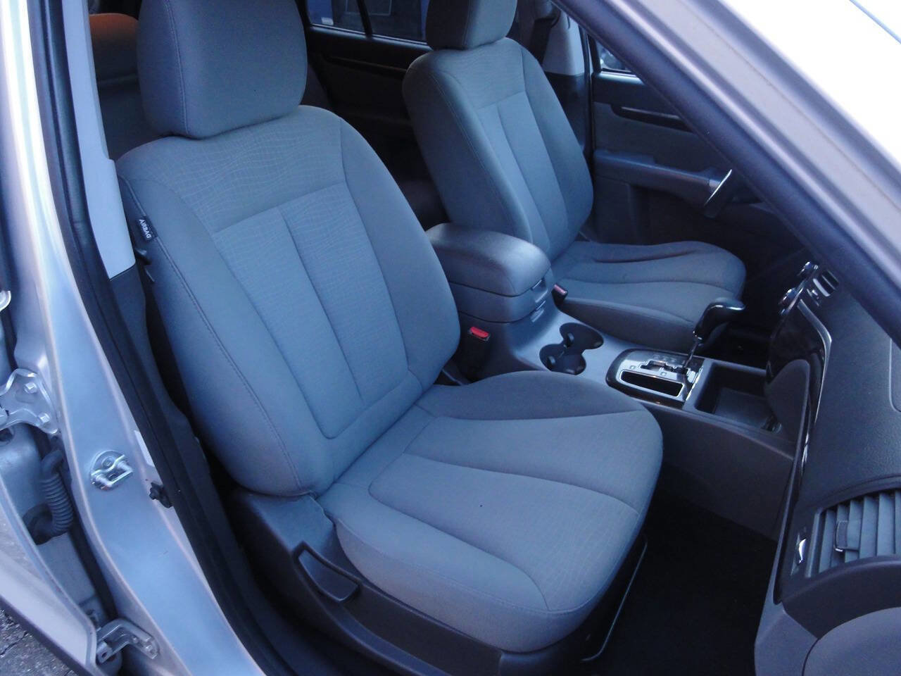 Used 2011 Hyundai Santa Fe GLS image 11