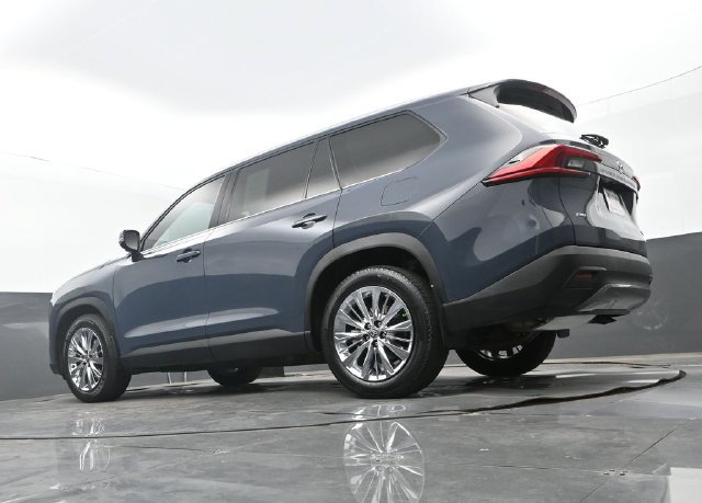 Used 2024 Toyota Grand Highlander AWD image 24