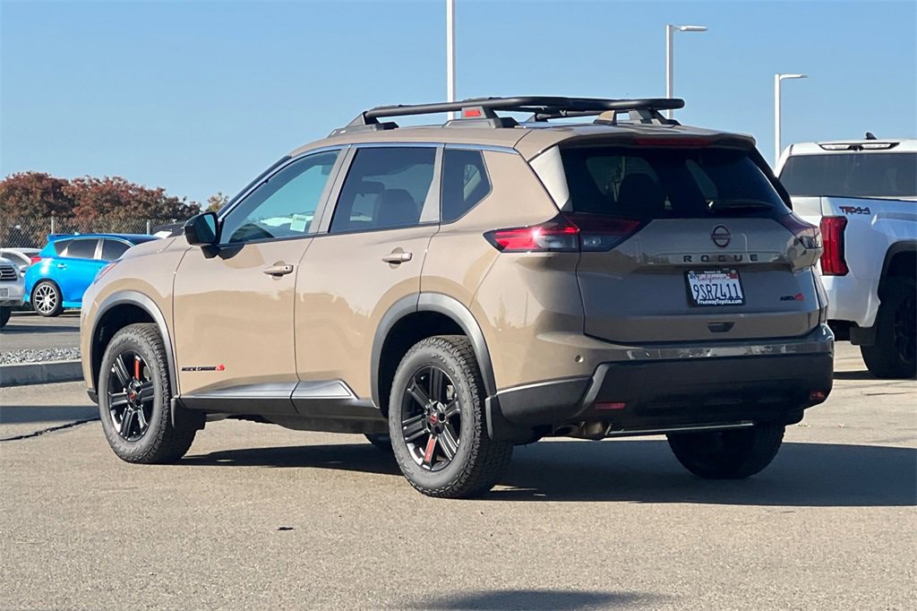 Used 2025 Nissan Rogue SV image 7