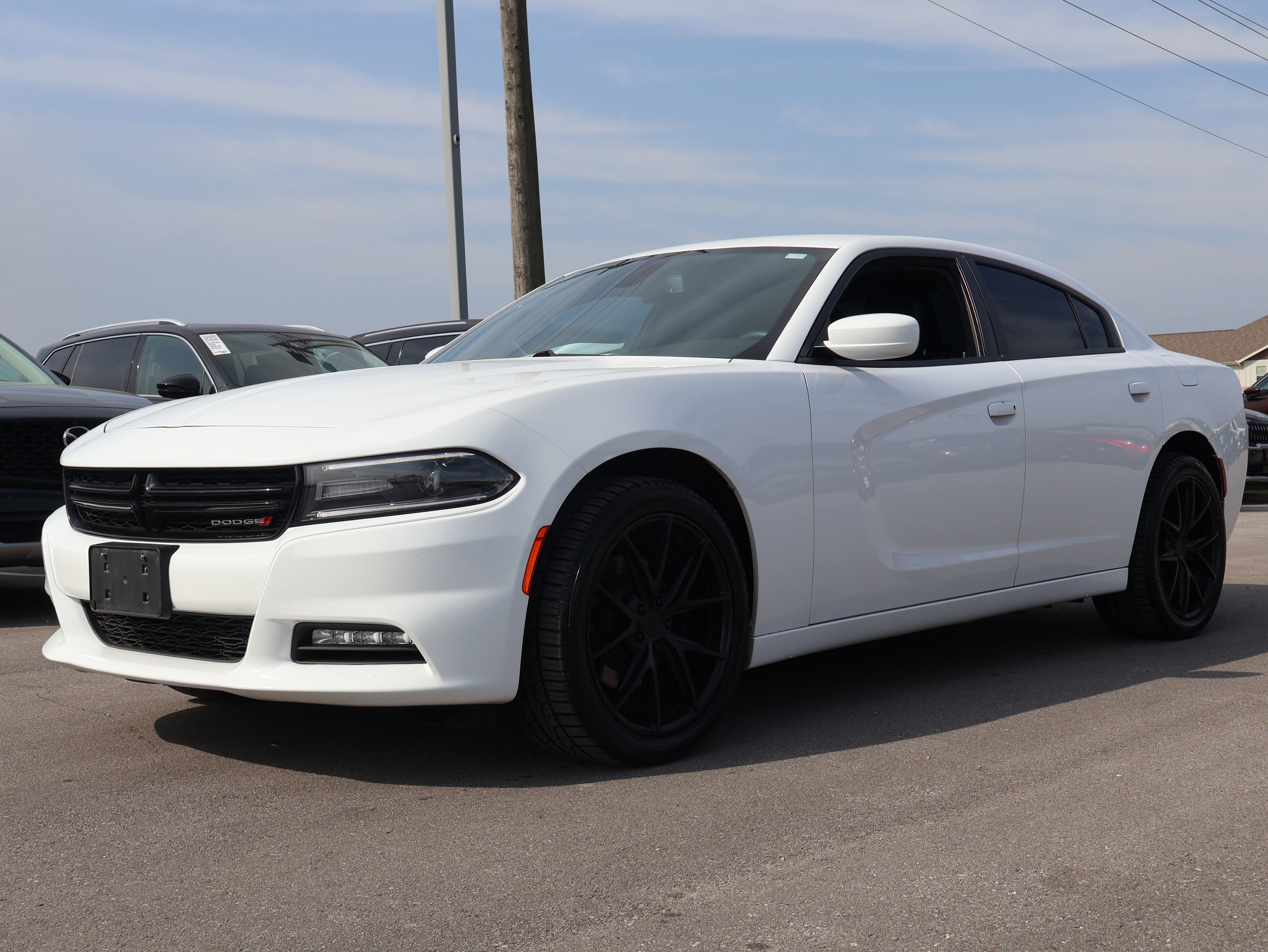 Used 2017 Dodge Charger SXT w/ AWD Plus Group image 2