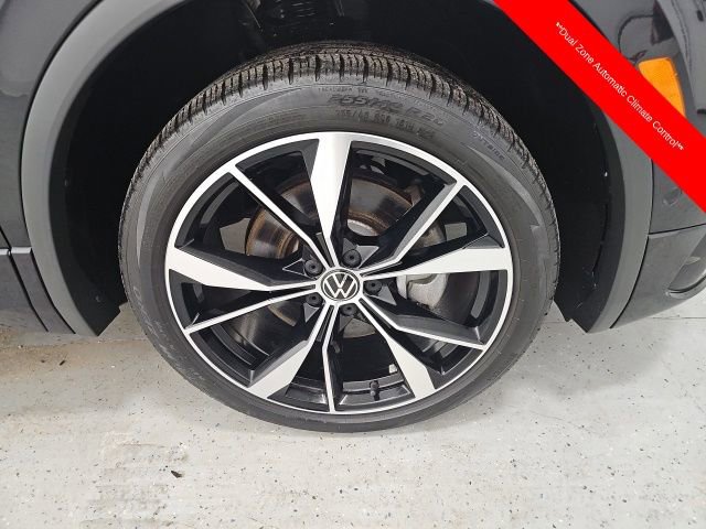 Used 2022 Volkswagen Tiguan SEL R-Line image 8
