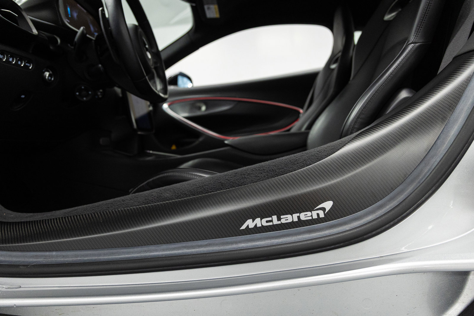 Used 2023 McLaren Artura image 30