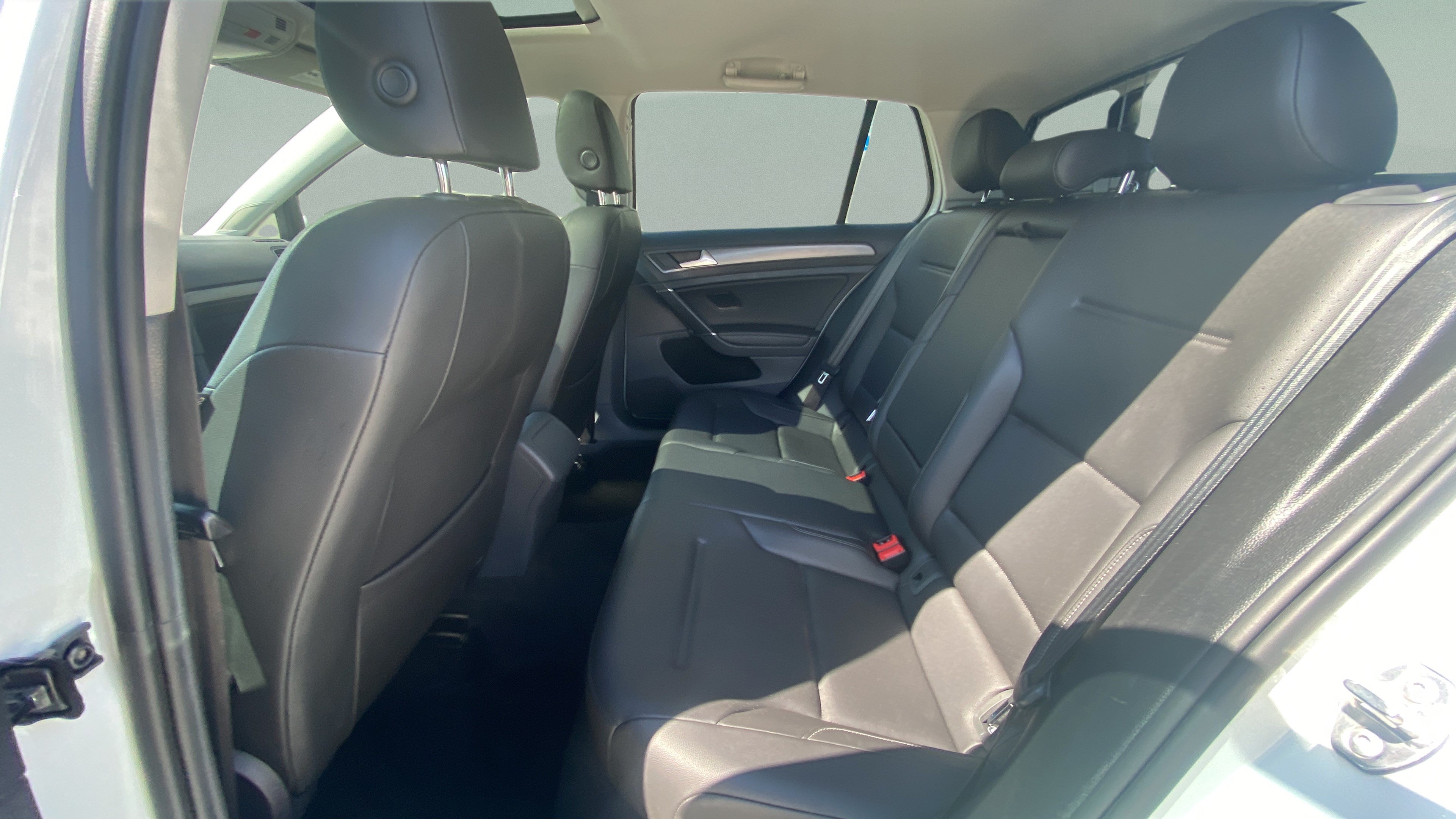 Used 2021 Volkswagen Golf 4-Door FWD image 18