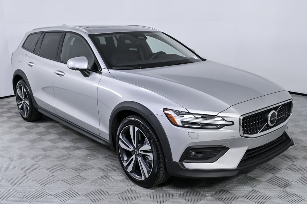 Certified 2025 Volvo V60 B5 Cross Country Plus image 27