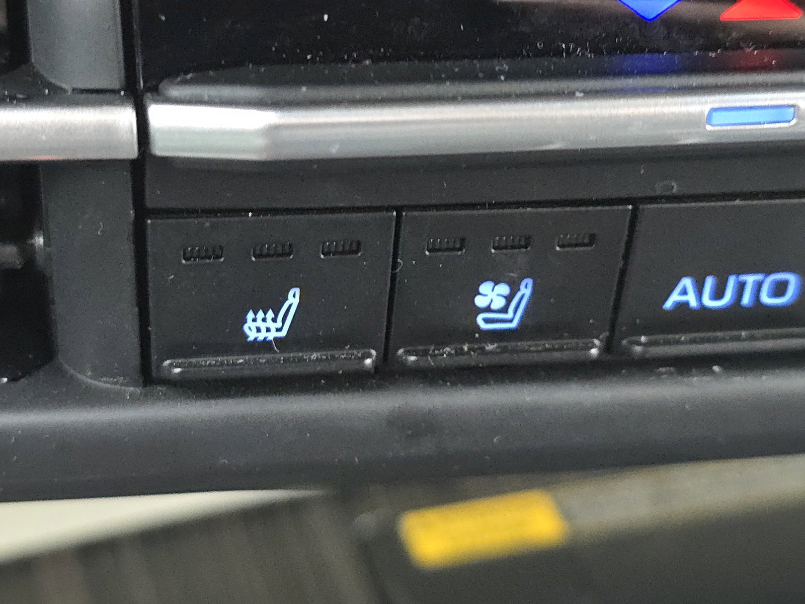 Used 2023 Toyota Sienna Platinum image 30