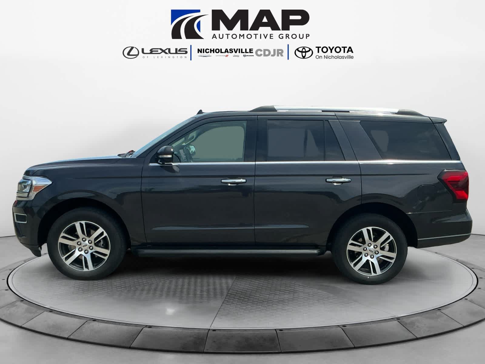 Used 2024 Ford Expedition Limited AWD/4WD image 2