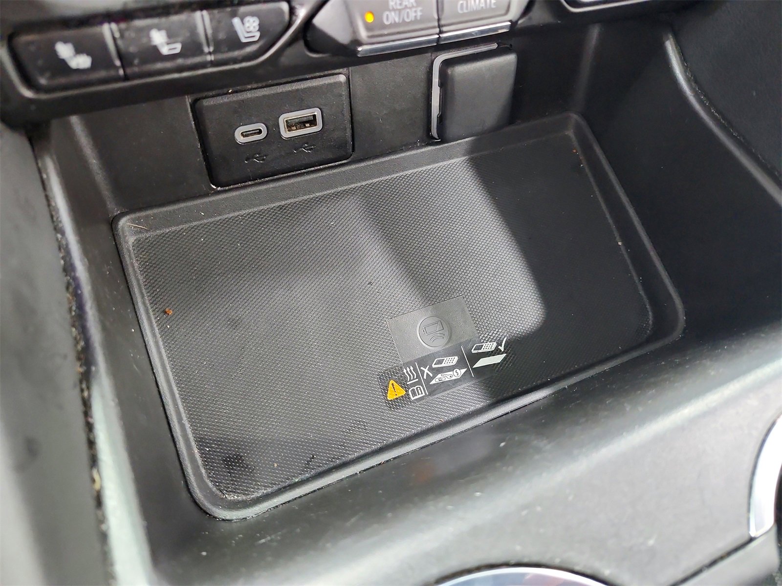 Used 2023 Chevrolet Suburban Premier image 34