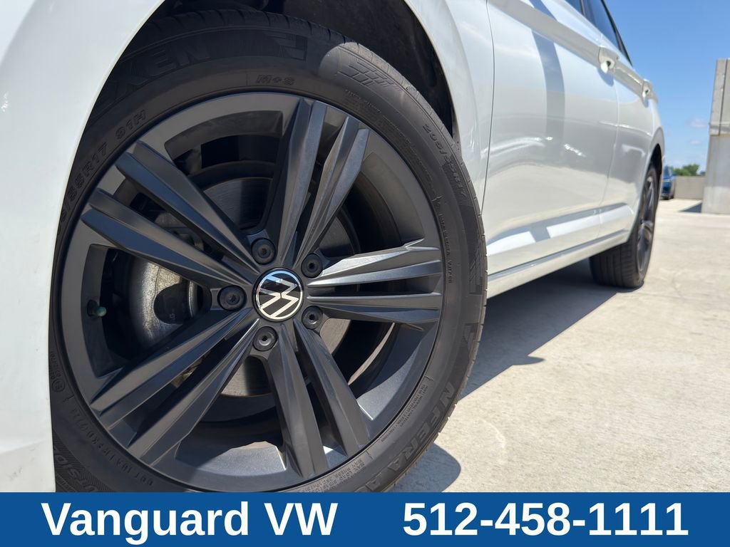 Used 2024 Volkswagen Jetta SE w/ Panoramic Sunroof Package FWD image 5