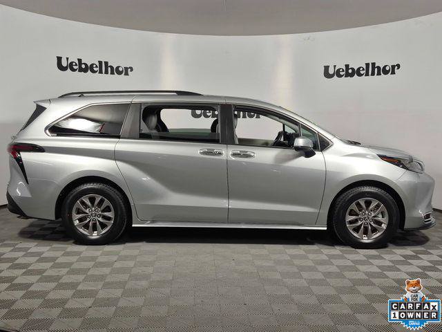Certified 2024 Toyota Sienna XLE FWD image 8