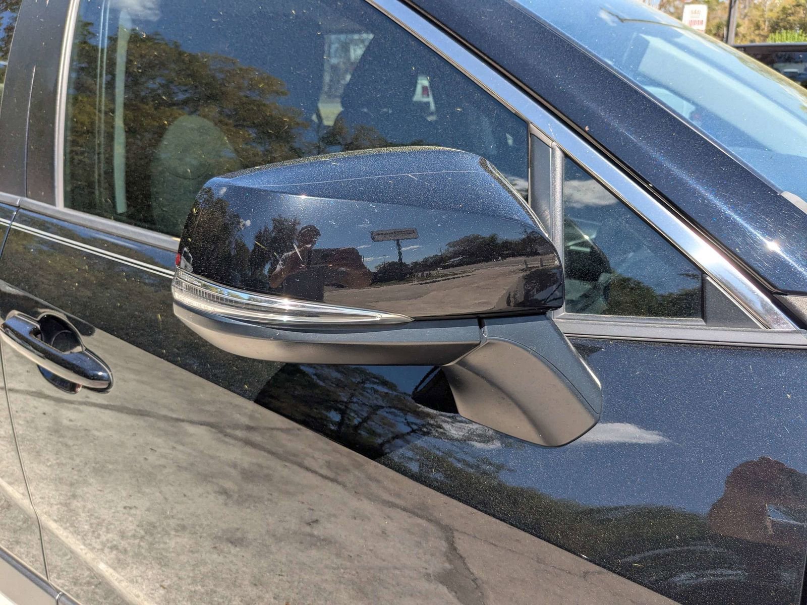 Used 2019 Toyota RAV4 XLE w/ Convenience Package image 12