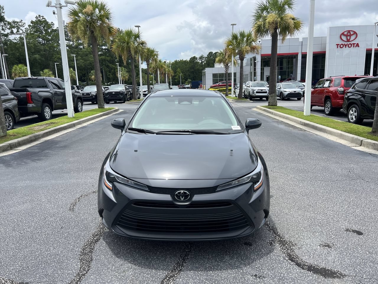 Used 2025 Toyota Corolla LE FWD image 3