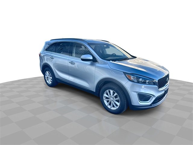 Used 2017 Kia Sorento LX image 2