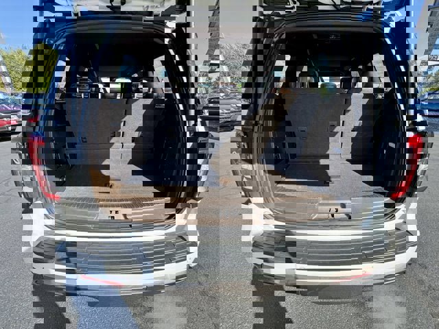 Used 2024 Ford Expedition King Ranch image 6