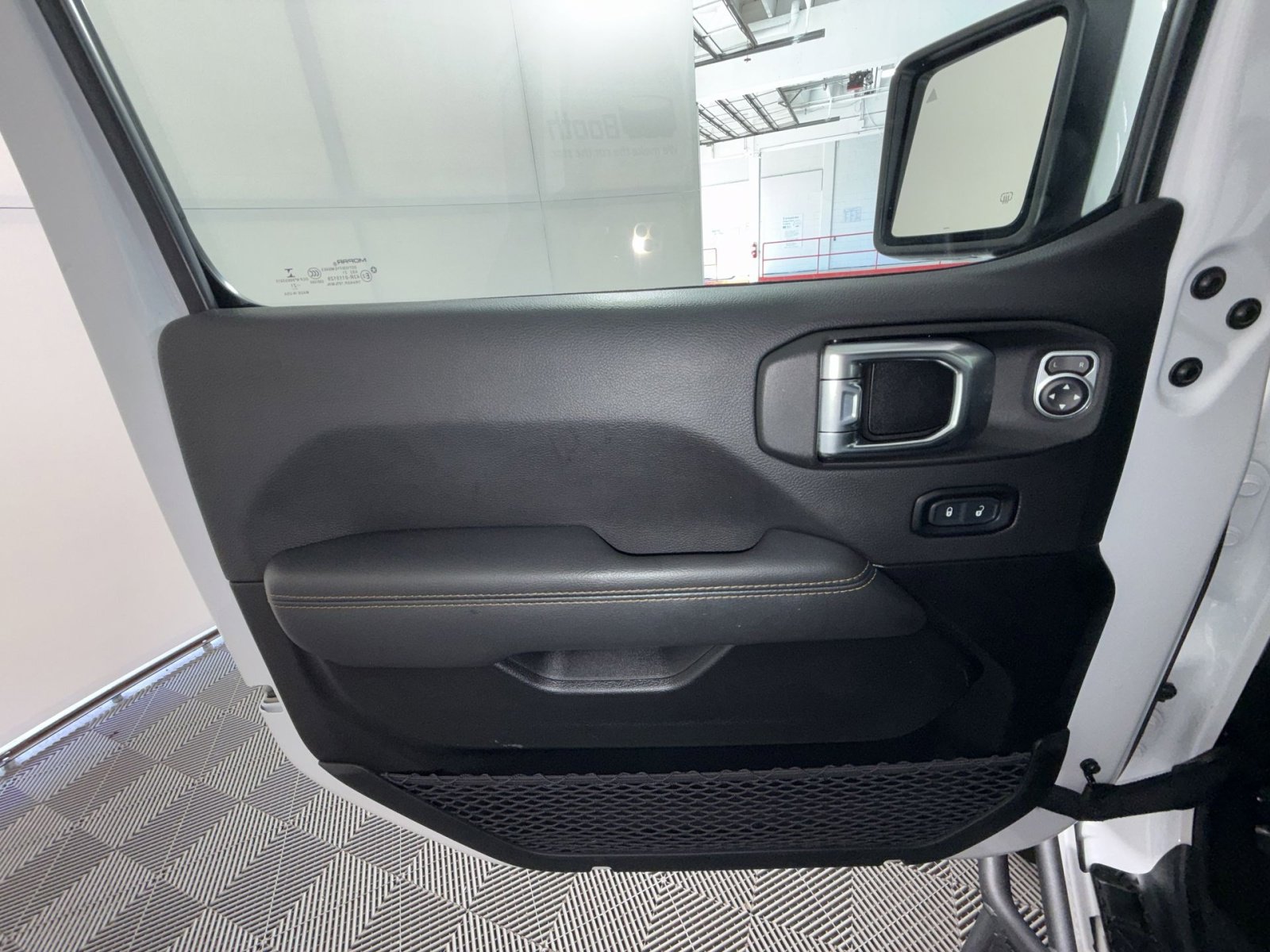 Used 2021 Jeep Wrangler Unlimited Sahara AWD/4WD image 15