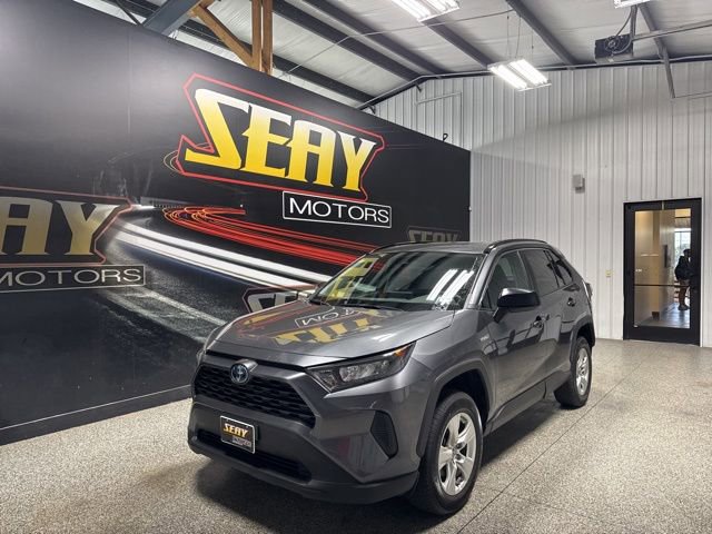 Used 2020 Toyota RAV4 LE image 1