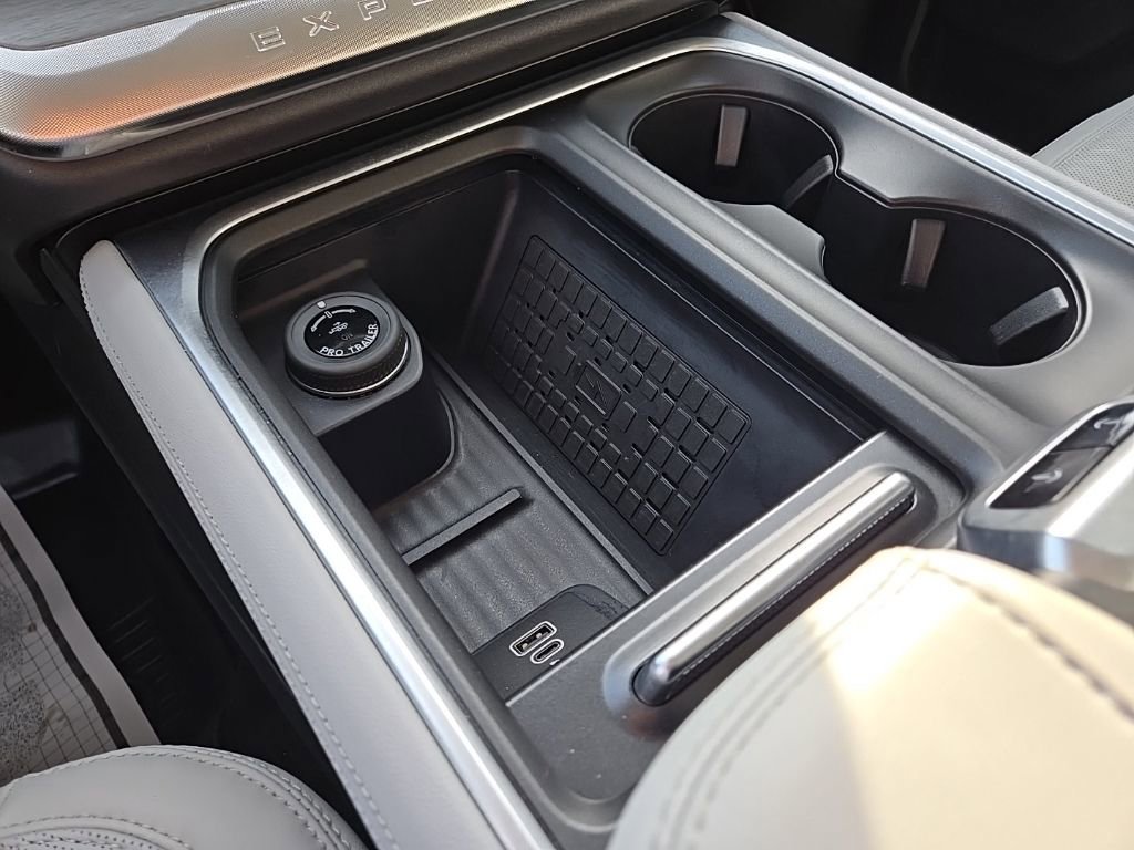 Used 2025 Ford Expedition Platinum w/ Driver's Package AWD/4WD image 61