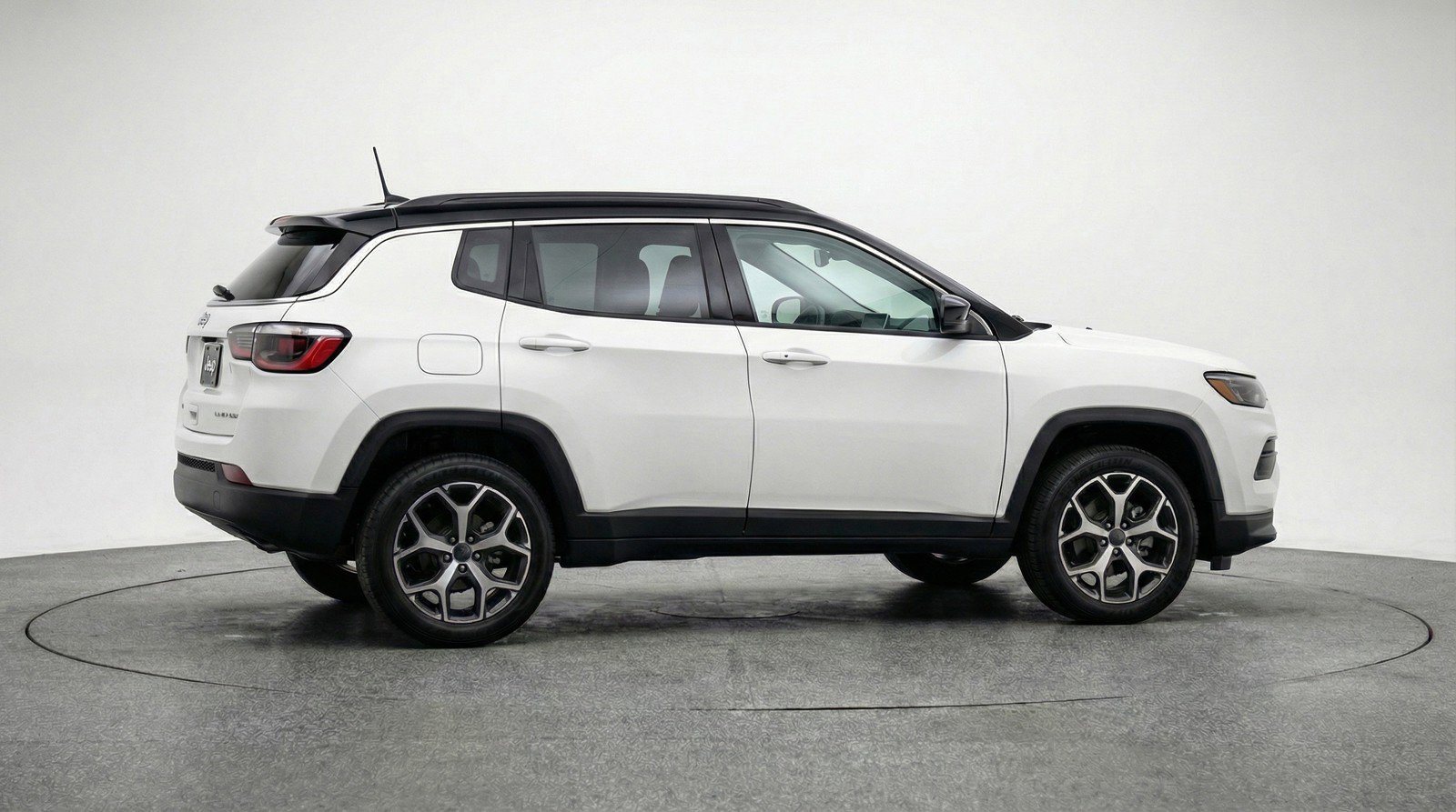 Used 2025 Jeep Compass Limited image 11