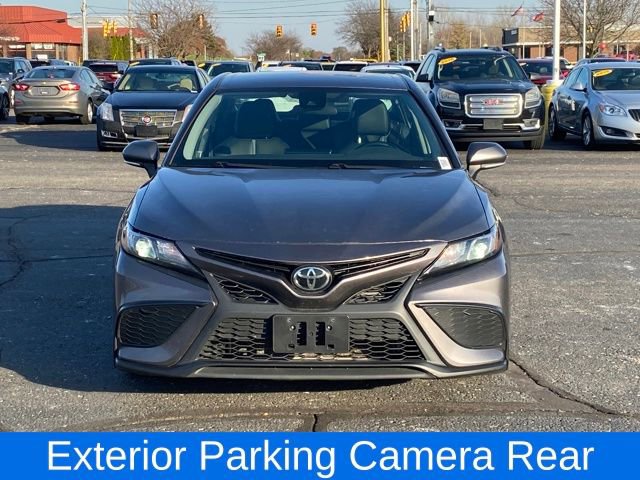 Used 2023 Toyota Camry SE image 3