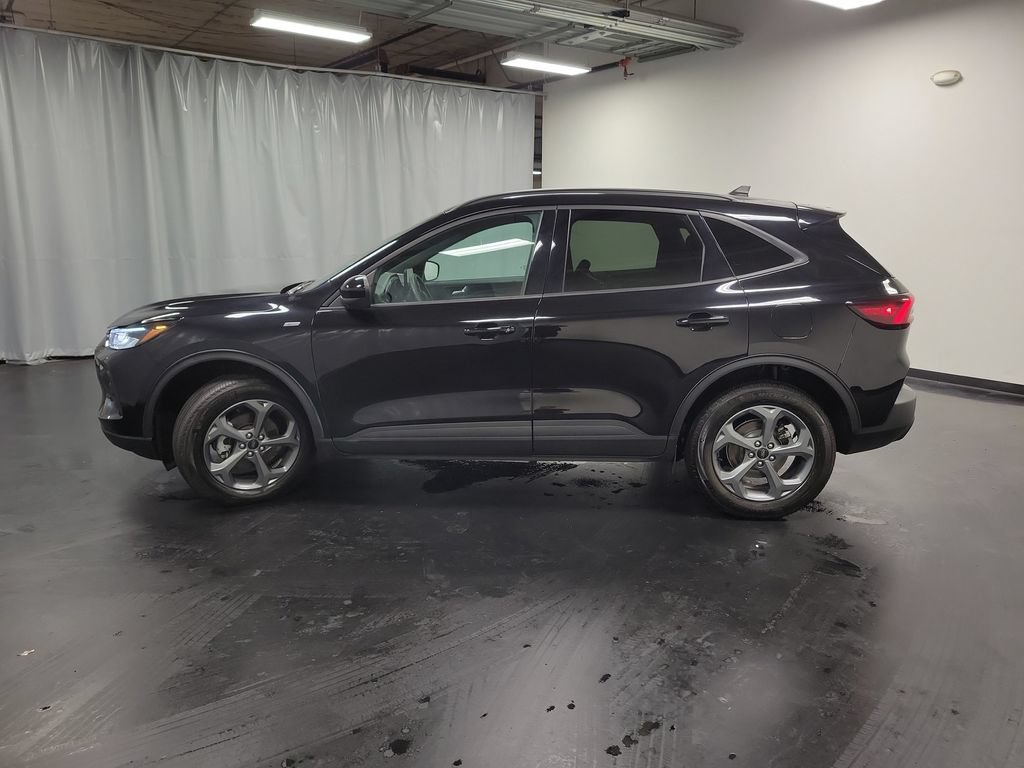 Used 2025 Ford Escape ST-Line Select AWD/4WD image 5