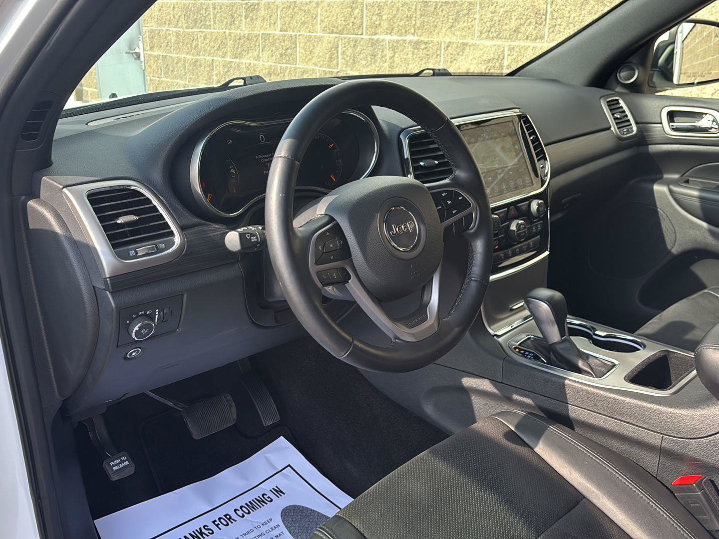 Used 2022 Jeep Grand Cherokee Laredo X AWD/4WD image 7