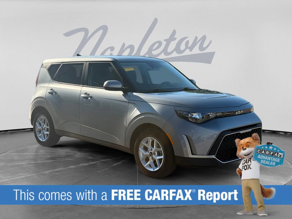 Used 2025 Kia Soul LX w/ LX Technology Package FWD image 3