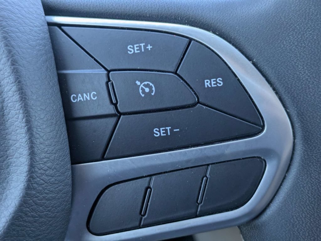 Used 2023 Chrysler Voyager LX FWD image 25