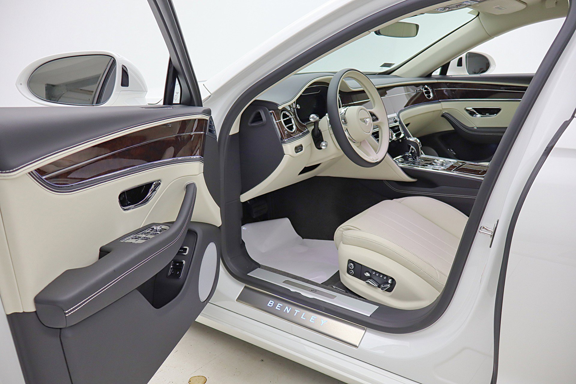 Used 2024 Bentley Flying Spur S V8 image 51
