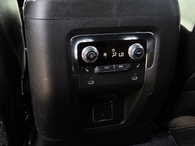 Used 2023 GMC Yukon SLT w/ SLT Premium Package image 14