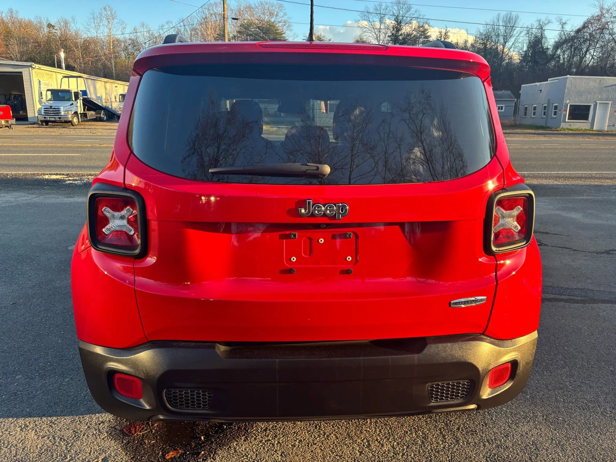 Used 2015 Jeep Renegade Latitude w/ Popular Equipment Group image 8